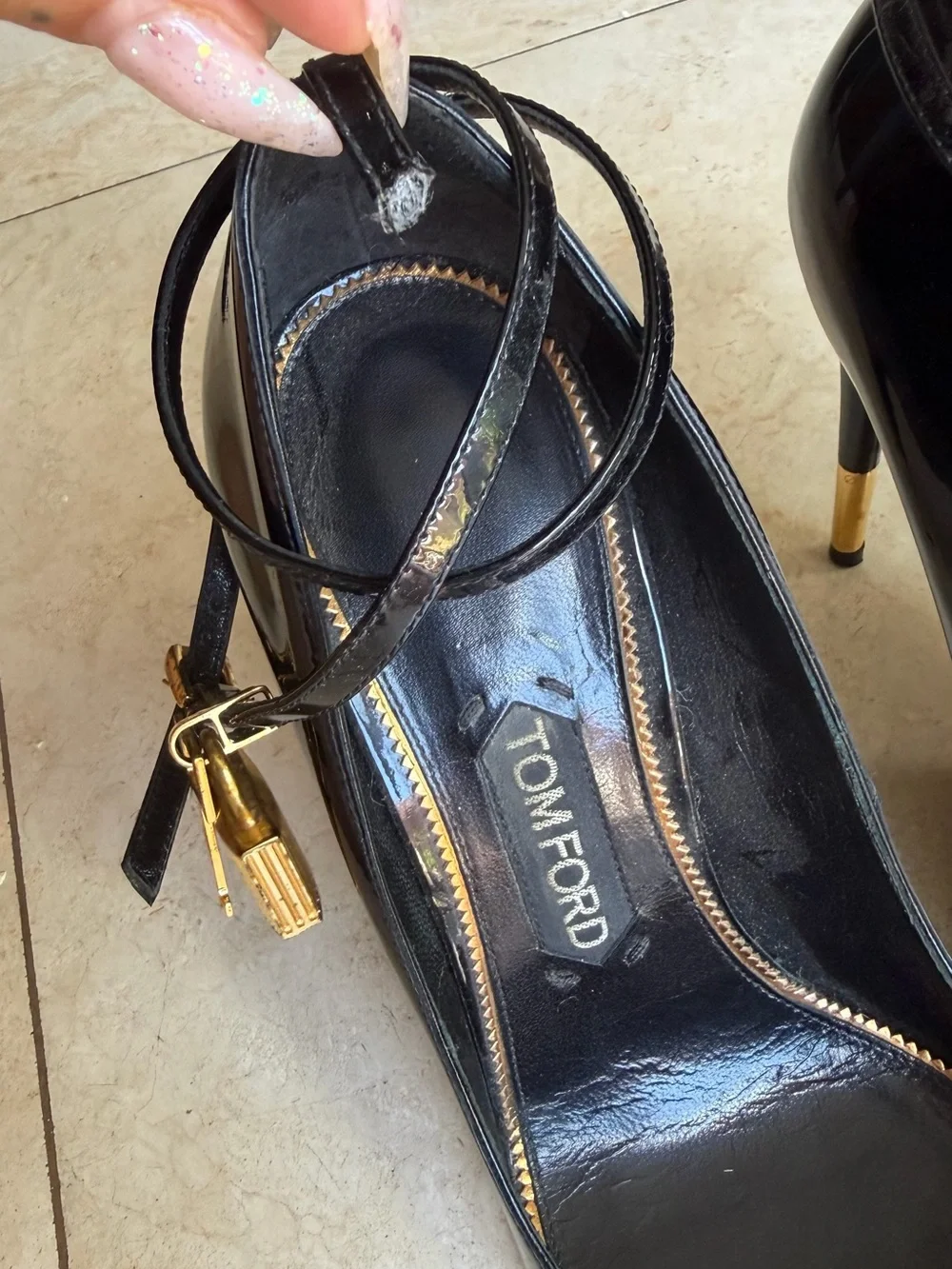 Tom Ford Black Patent Leather pointed  Ankle-Strap Pumps w/ Gold Padlock sz 39.5